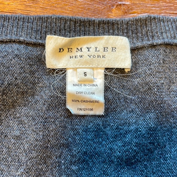 Demylee, cashmere charcoal tunic, size small - Picture 8 of 8